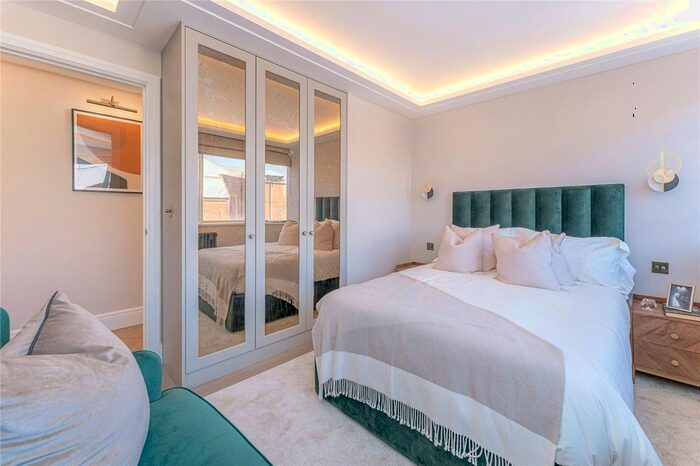 3 Bedroom Flat To Rent In Cavaye Place, Chelsea, London, SW10