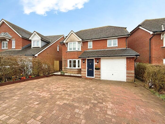 4 Bedroom Detached House To Rent In Dorset Crescent, Basingstoke, RG22