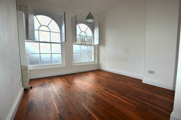 Studio To Rent In Holloway Road, London, N19