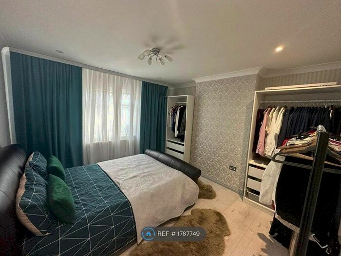 3 Bedroom Semi-Detached House To Rent In Addison Road, Ilford, IG6