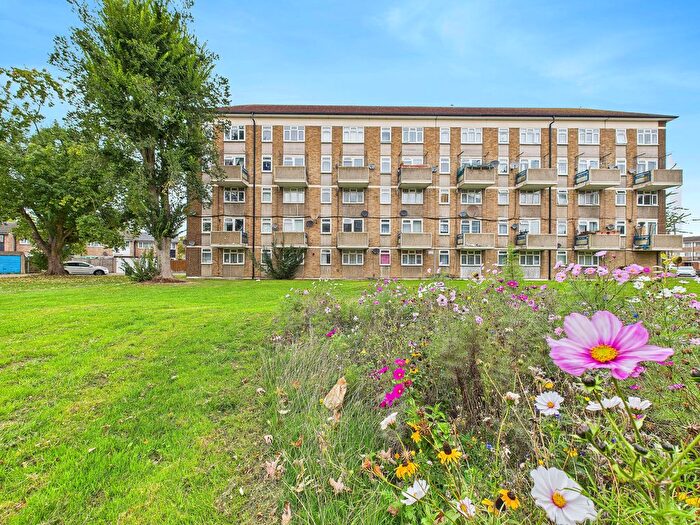 2 Bedroom Flat For Sale In Canberra Drive, Northolt, UB5