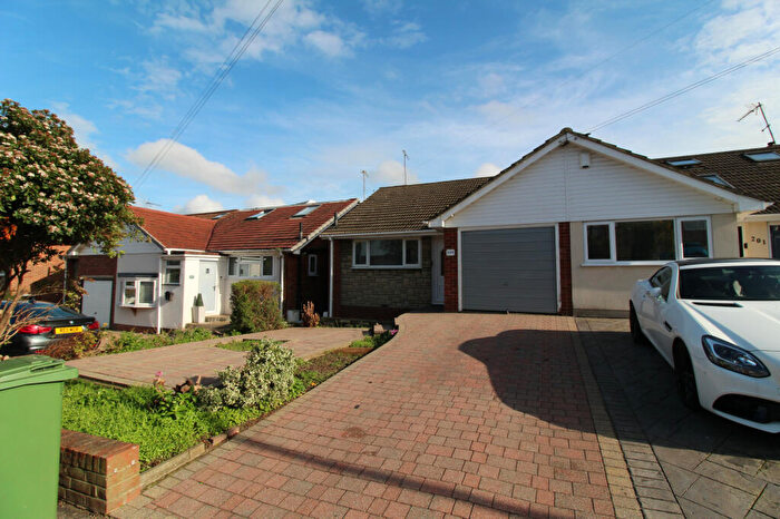 3 Bedroom Semi-Detached House To Rent In Lonsdale Drive, Rainham, Gillingham, Kent, ME8