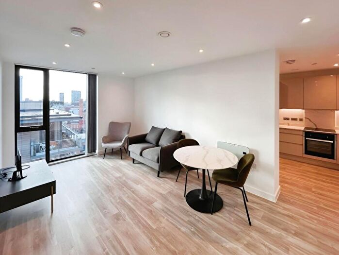 2 Bedroom Apartment To Rent In Fif, Queen Way, Salford, TY5