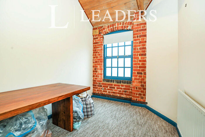 2 Bedroom Apartment To Rent In Spencer Road, Northampton, NN1