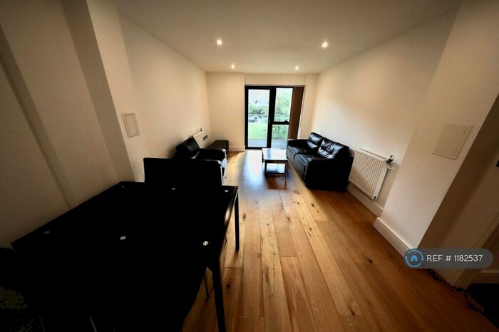 2 Bedroom Flat To Rent In Mercury House, London, E16