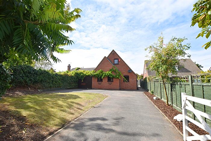 3 Bedroom Detached House For Sale In Grove Lane, Waltham, Grimsby, DN37