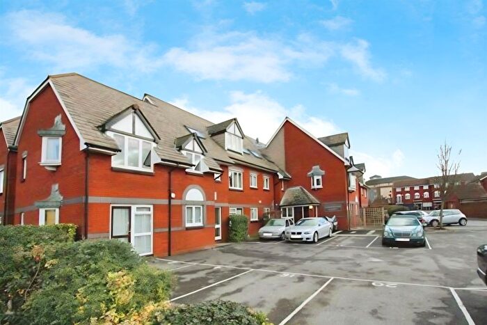 1 Bedroom Flat To Rent In Captains Place, SO14