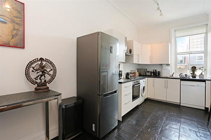 1 Bedroom Flat To Rent In Eccleston Square, London, SW1V