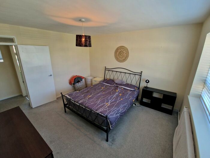 2 Bedroom Flat To Rent In St Thomas Road, Chiswick, W4