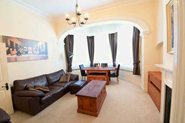 2 Bedroom Flat To Rent In Thurlby House, Chigwell Road, Woodford Green, IG8