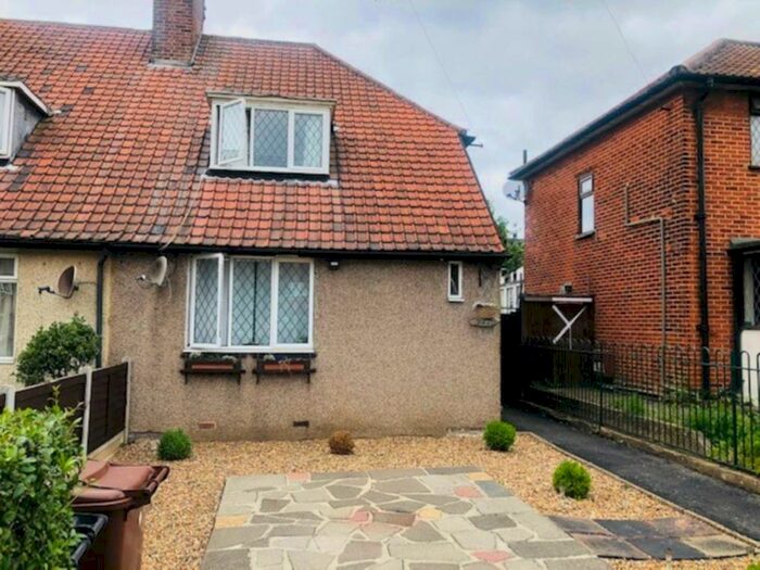 3 Bedroom End Of Terrace House To Rent In Valence Avenue, Dagenham, RM8