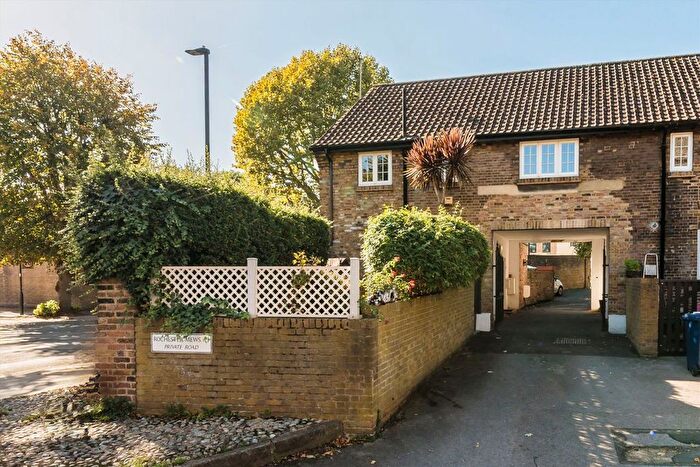 2 Bedroom Property For Sale In Rochester Mews, Northfields, W5