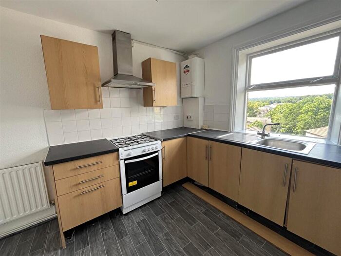 2 Bedroom Flat To Rent In Huddersfield Road, Wyke, Bradford, BD12