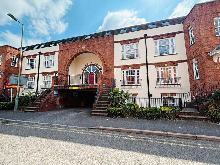 2 Bedroom Flat For Sale In Regents Court, West Street, Newbury, RG14
