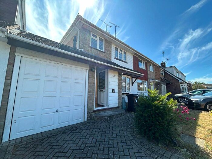 3 Bedroom Link Detached House To Rent In Campbell Road, Woodley, Berkshire, RG5