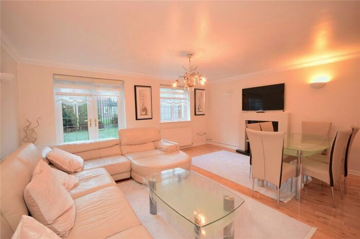 3 Bedroom Semi-Detached House To Rent In Harrisons Avenue, Stanningley, Pudsey, West Yorkshire, LS28