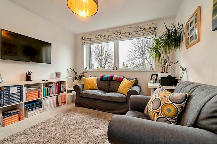 2 Bedroom Flat To Rent In Onslow Gardens, Wallington, SM6