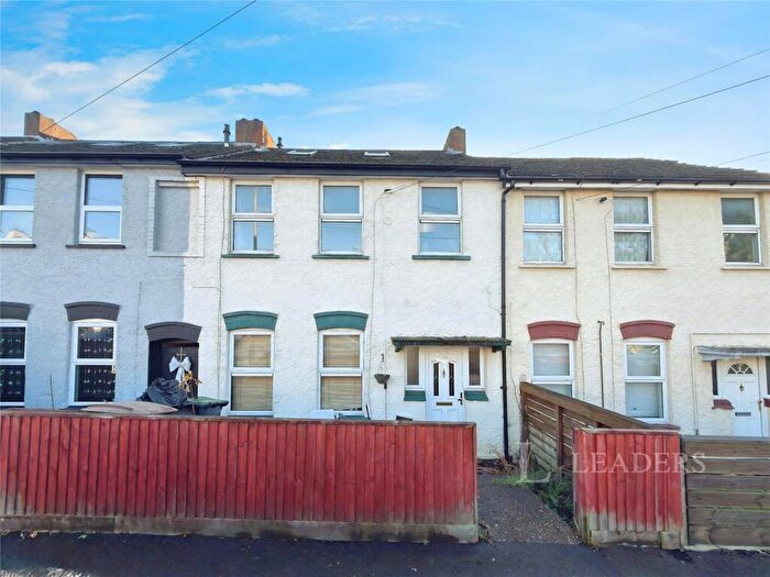 4 Bedroom Semi Detached House To Rent In Whitecroft Road, Luton, Bedfordshire, LU2