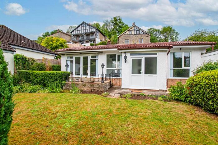 2 Bedroom Detached Bungalow For Sale In The Glen, Saltford, Bristol, BS31