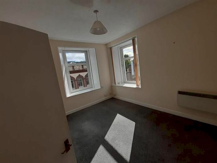 2 Bedroom Flat To Rent In Princes Street, Perth, PH2