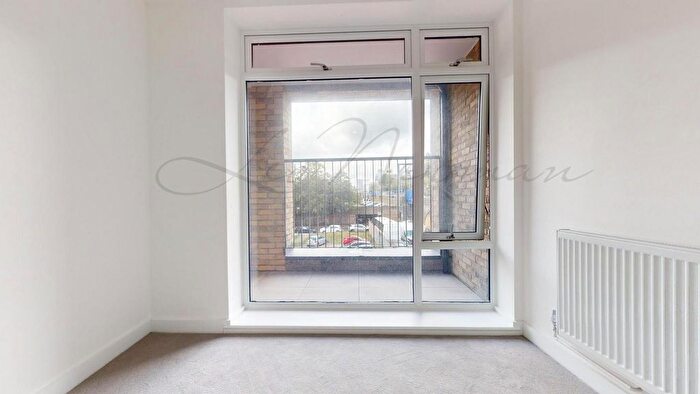 2 Bedroom Flat To Rent In Caroline Street, Limehouse, London, E1