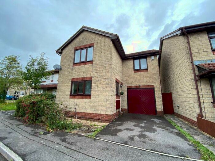 4 Bedroom Detached House To Rent In Paddock Close, Bristol, BS32