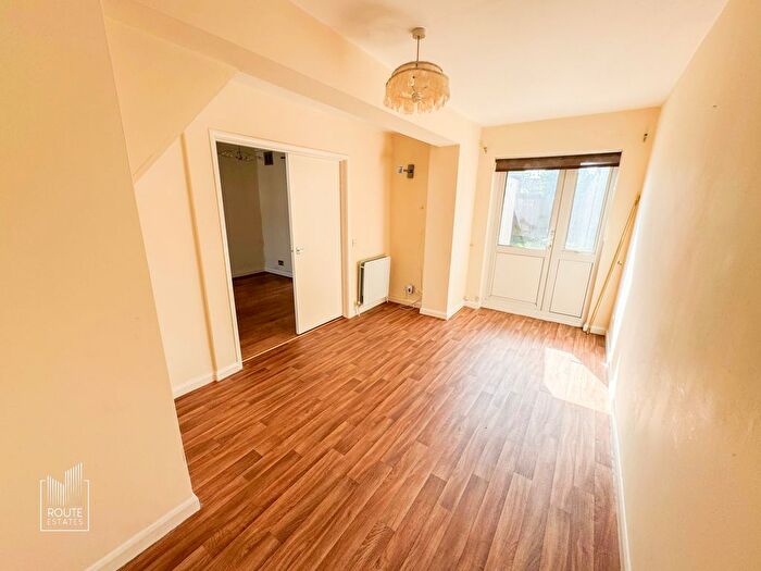 3 Bedroom Terraced House To Rent In Curzon Avenue, Enfield, EN3