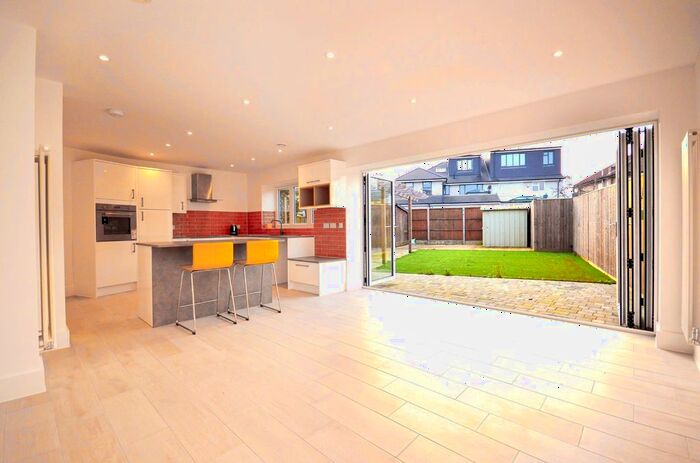 4 Bedroom Semi-Detached House To Rent In St. Dunstans Avenue, London, W3