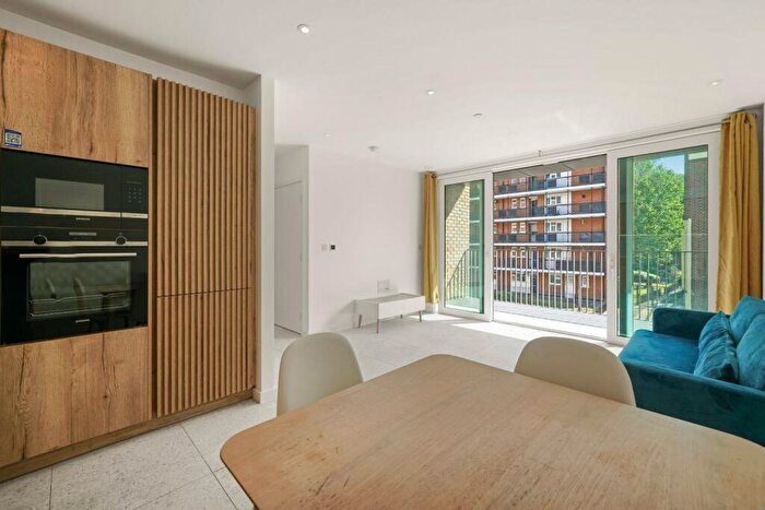 2 Bedroom Flat To Rent In Sidney Street, London, E1