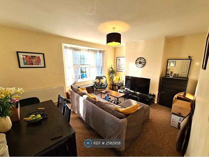 1 Bedroom Flat To Rent In Hollingbury Road, Brighton, BN1
