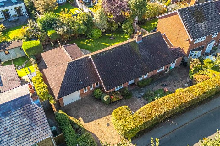 3 Bedroom Bungalow For Sale In School Lane, Wargrave, Berkshire, RG10