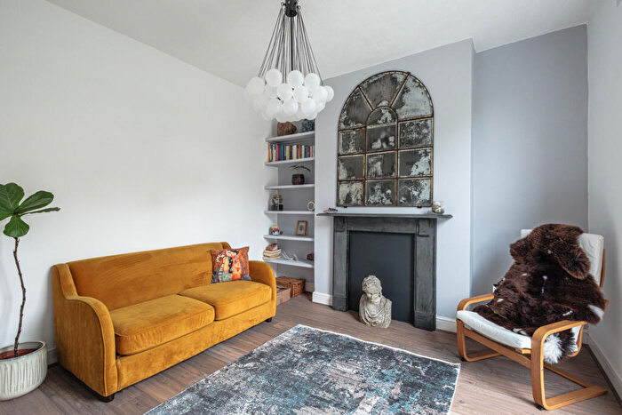 4 Bedroom Terraced House For Sale In Southgate Road, London, N1