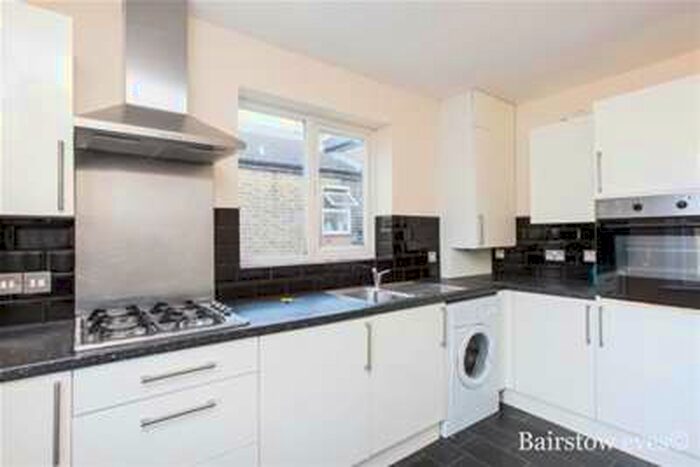 2 Bedroom Flat To Rent In Warren Road, Leyton E10