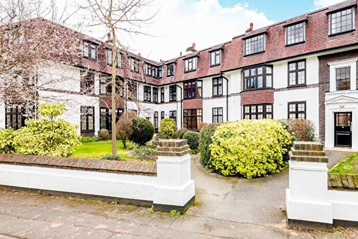 2 Bedroom Flat To Rent In Surbiton Crescent, Surbiton, KT1