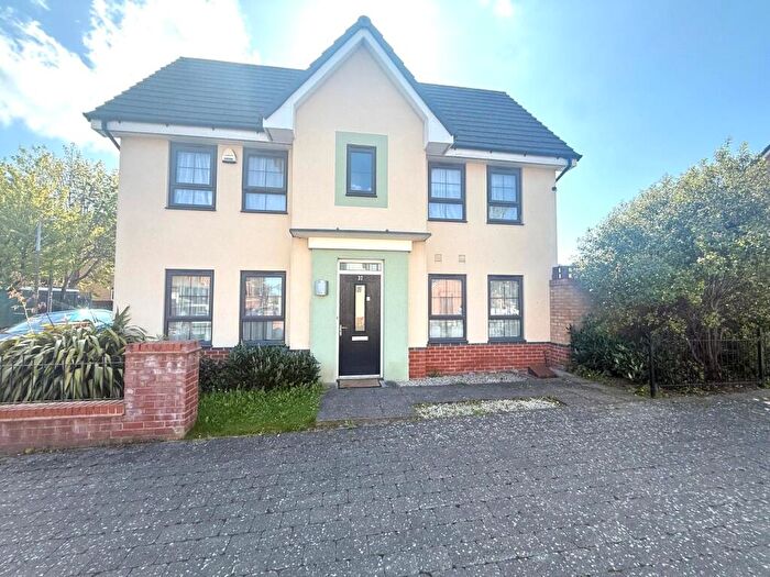 3 Bedroom Semi Detached House For Sale In Messenger Road, Smethwick, West Midlands, B66