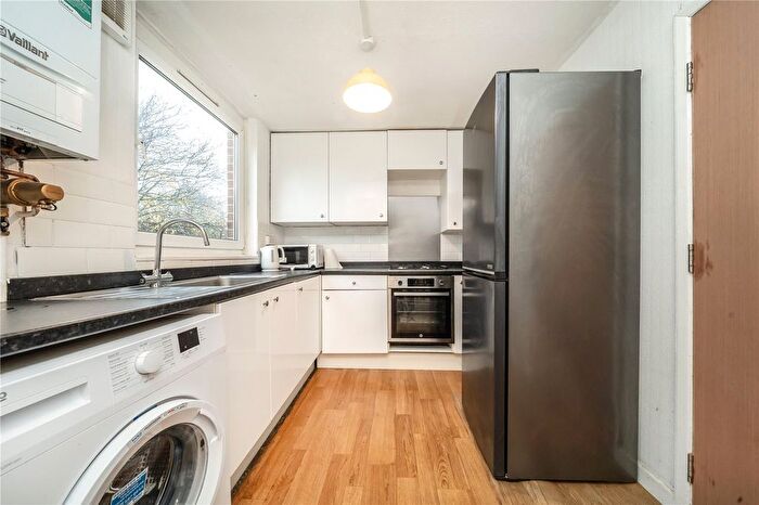 3 Bedroom Flat To Rent In Beachcroft Way, London, N19