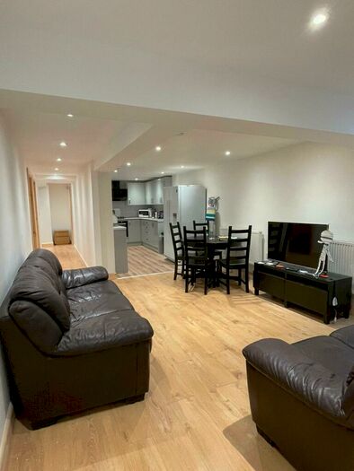 5 Bedroom Flat To Rent In Queen Street, Bedfordshire, Bedford, MK40