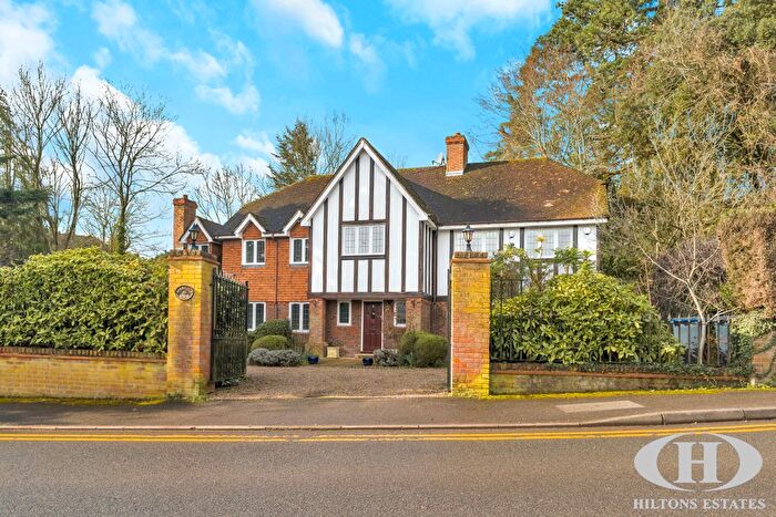 5 Bedroom Detached House For Sale In South Park Drive, Gerrards Cross, SL9