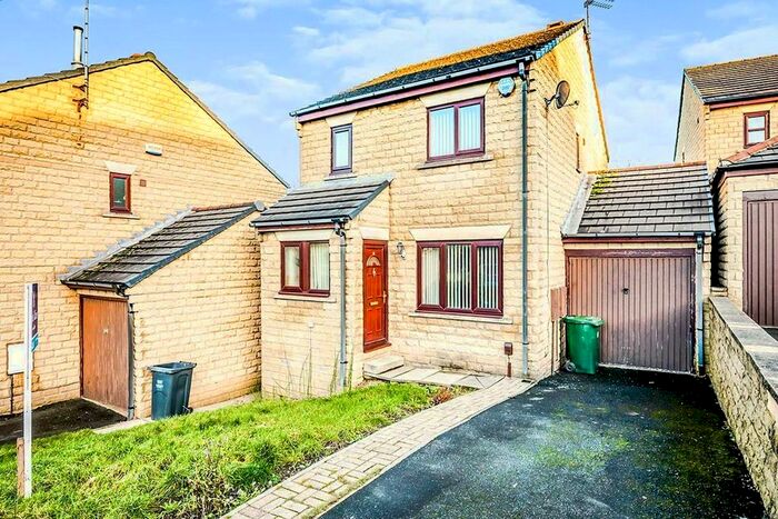 3 Bedroom Detached House To Rent In Uplands, Huddersfield, West Yorkshire HD2