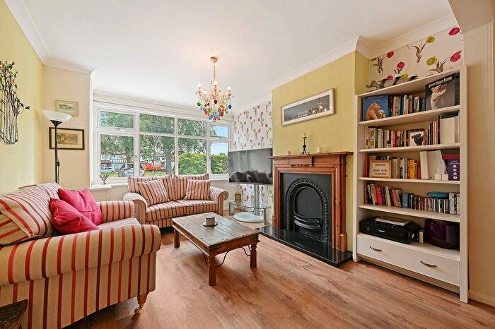 3 Bedroom Semi-Detached House For Sale In Strodes Crescent, Staines-Upon-Thames, TW18