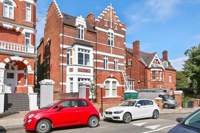 2 Bedroom Flat To Rent In Compayne Gardens, South Hampstead, London, NW6