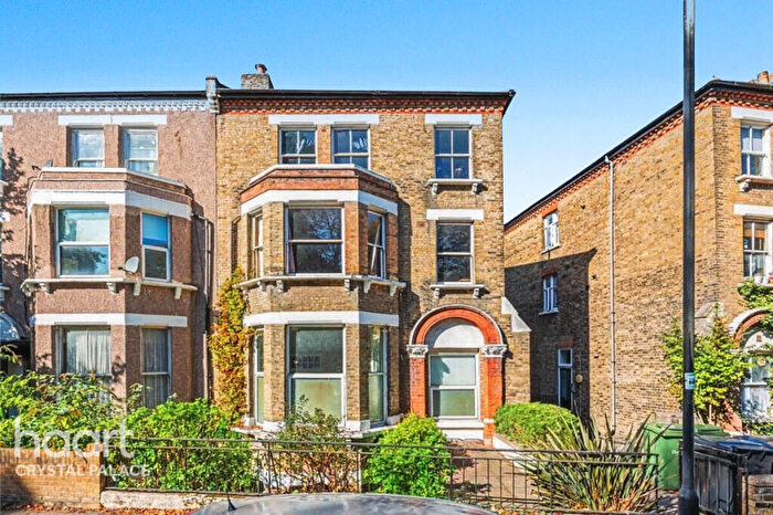 2 Bedroom Apartment For Sale In Highland Road, London, SE19