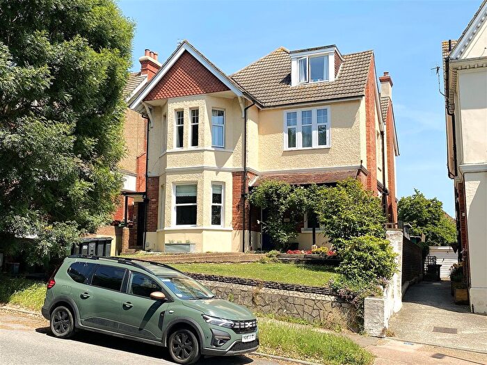2 Bedroom Flat For Sale In Upper Sea Road, Bexhill-On-Sea, TN40