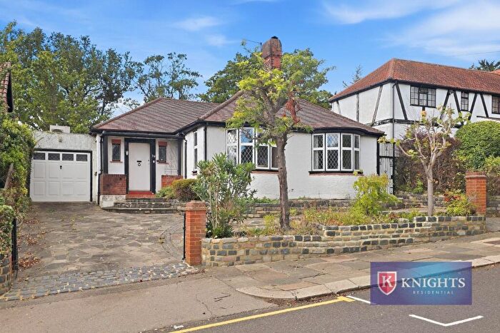 2 Bedroom Detached Bungalow For Sale In Oak Avenue, London, EN2