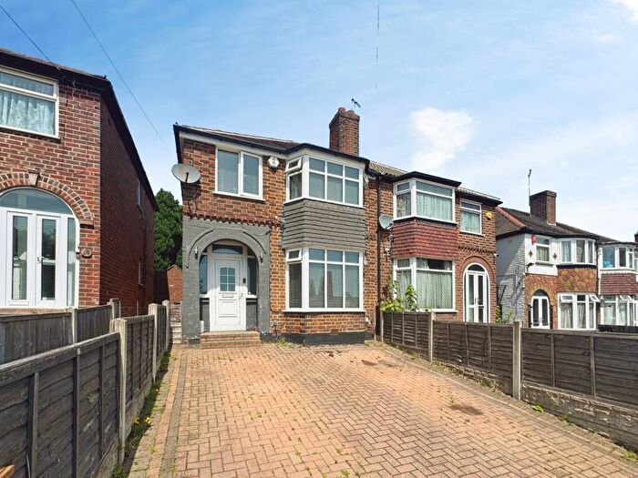 3 Bedroom Semi-Detached House For Sale In Thetford Road, Birmingham, B42