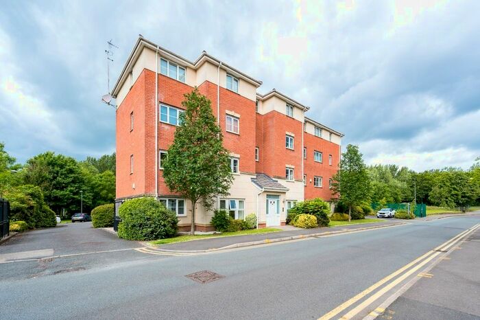 3 Bedroom Flat To Rent In Ledgard Avenue, Leigh, Lancashire, WN7