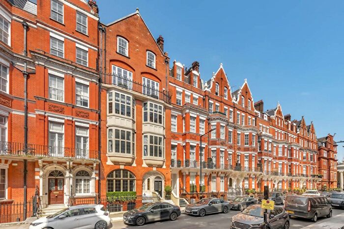 3 Bedroom Flat To Rent In Green Street, London, W1K