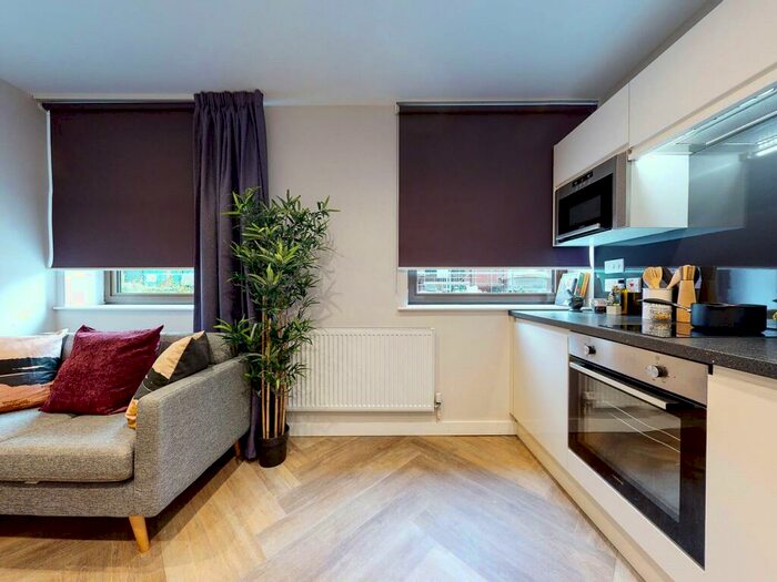 Apartment To Rent In Live Oasis Wade Lane #, LS2