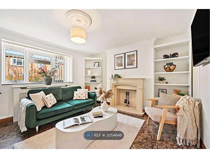 3 Bedroom Flat To Rent In Chiswick, London, W4