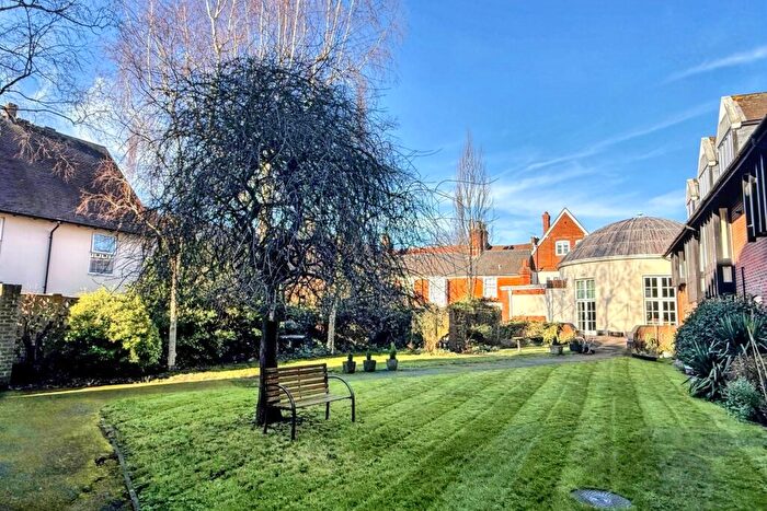 2 Bedroom Retirement Property For Sale In Salisbury, SP1